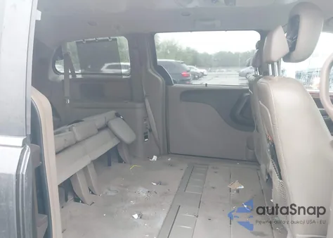 2015 Chrysler Town & Country Touring z USA, uszkodzony, nr VIN 2C4RC1BG0FR526139